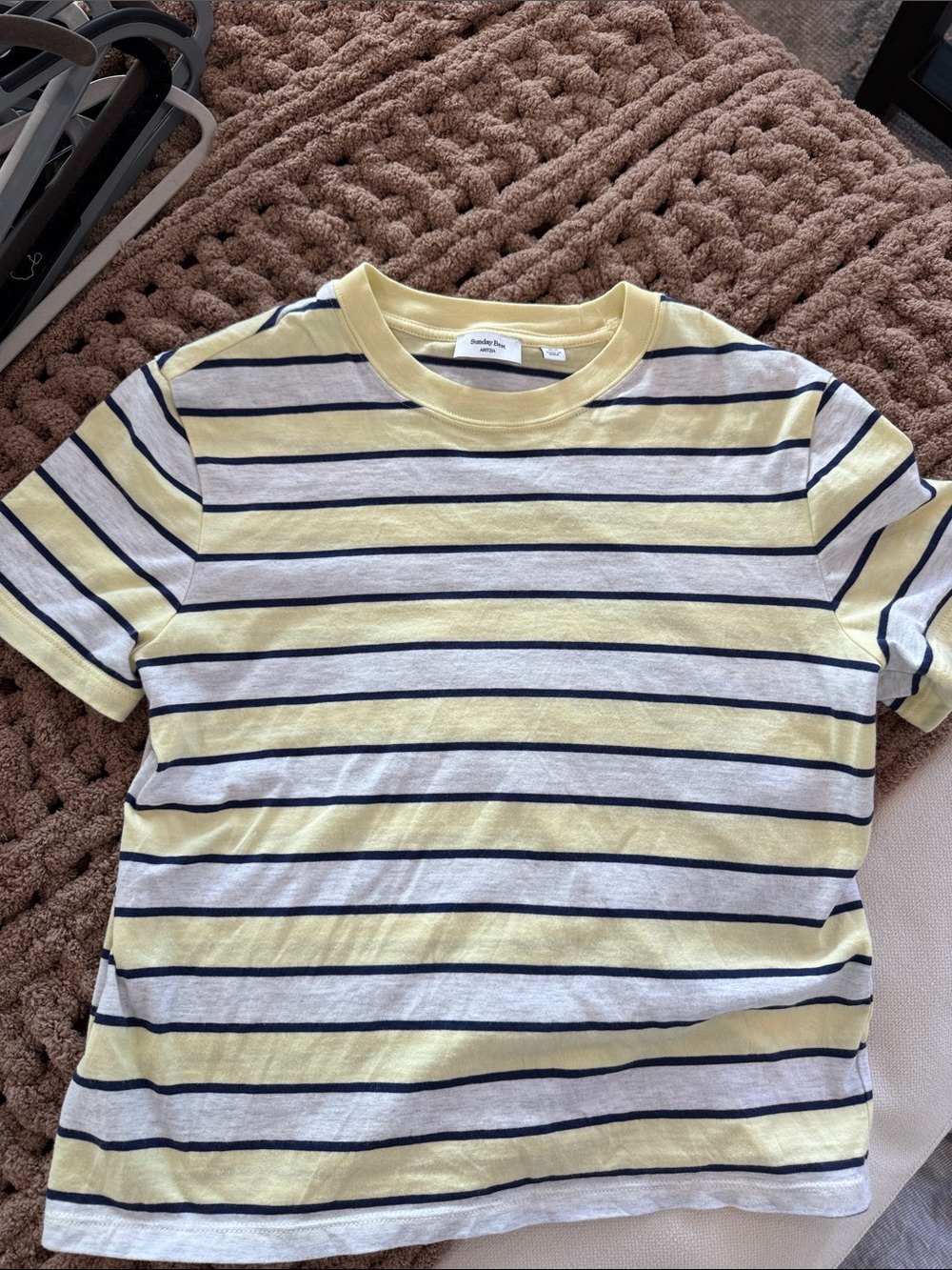 ARITZIA Short-Sleeve Tee in Yellow, gray & Navy